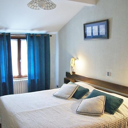 Logis Hotel De La Paix - Tournus Bagian luar foto
