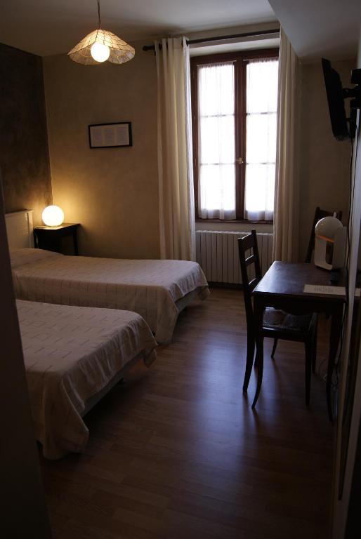 Logis Hotel De La Paix - Tournus Ruang foto