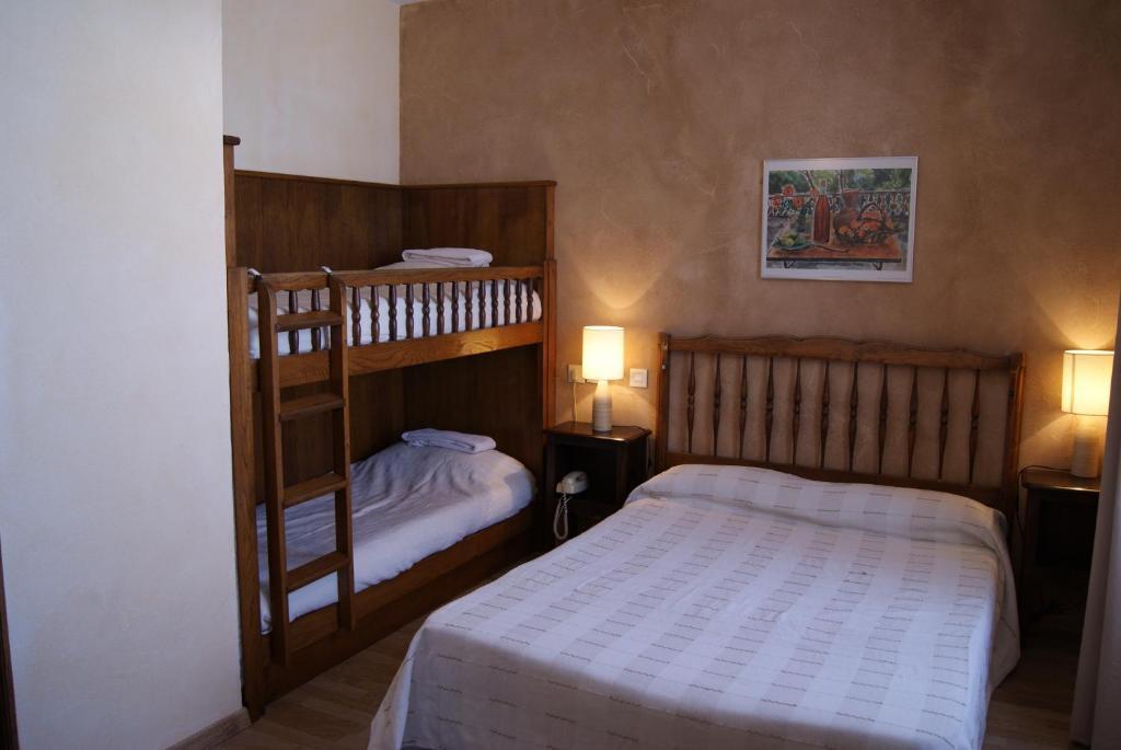 Logis Hotel De La Paix - Tournus Ruang foto