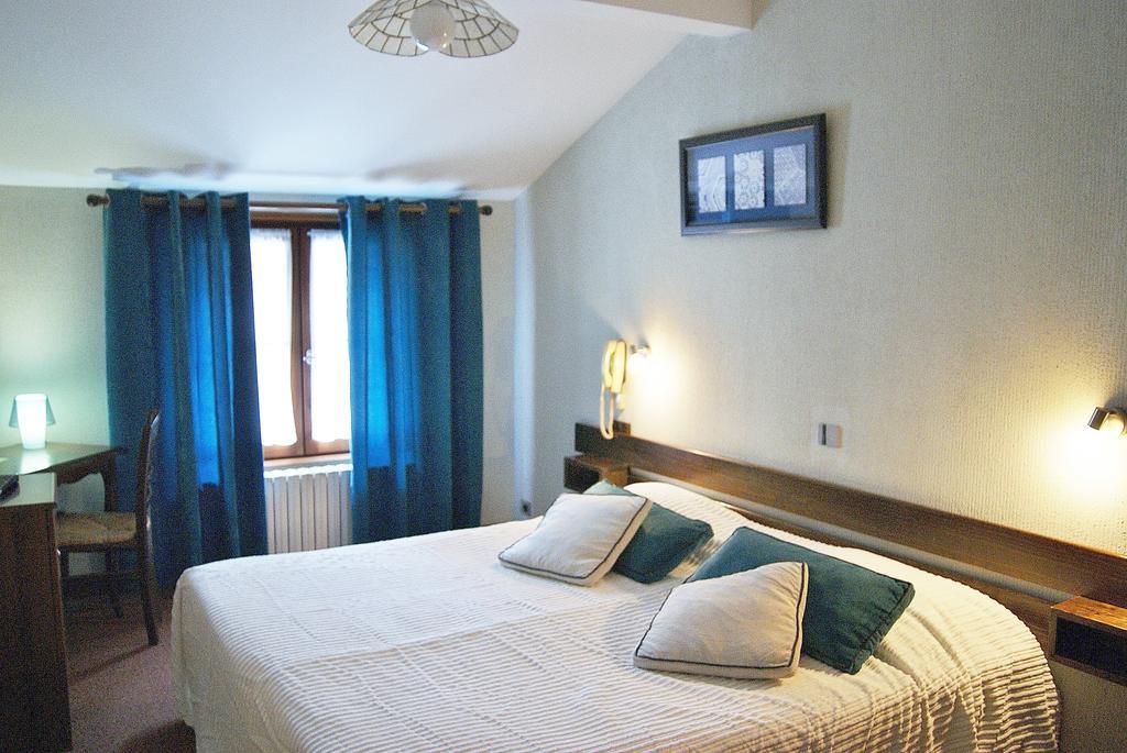 Logis Hotel De La Paix - Tournus Bagian luar foto