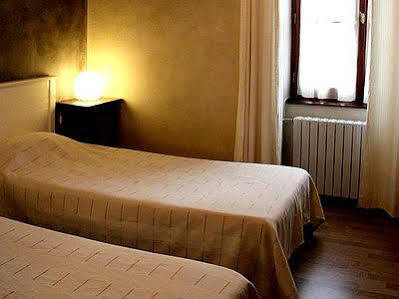 Logis Hotel De La Paix - Tournus Bagian luar foto