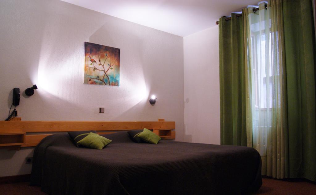 Logis Hotel De La Paix - Tournus Ruang foto